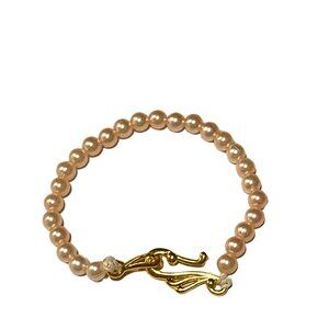 Elegant Pearl Bracelet with Gold Clasp